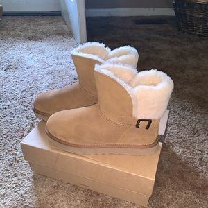Uggs size 8 BRAND NEW